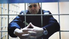 кадр з фільму Навальний