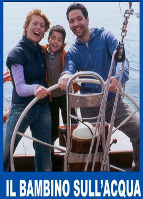 Хлопчик на воді постер