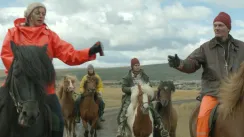 кадр з фільму Коні та люди