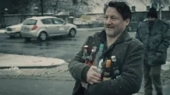 кадр з фільму Під Міцним Ангелом