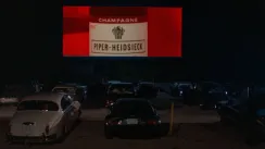 кадр з фільму Поліестер