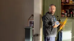кадр з фільму Годувальник