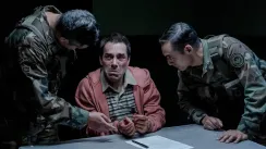 кадр з фільму Клітка чудес / Диво батька